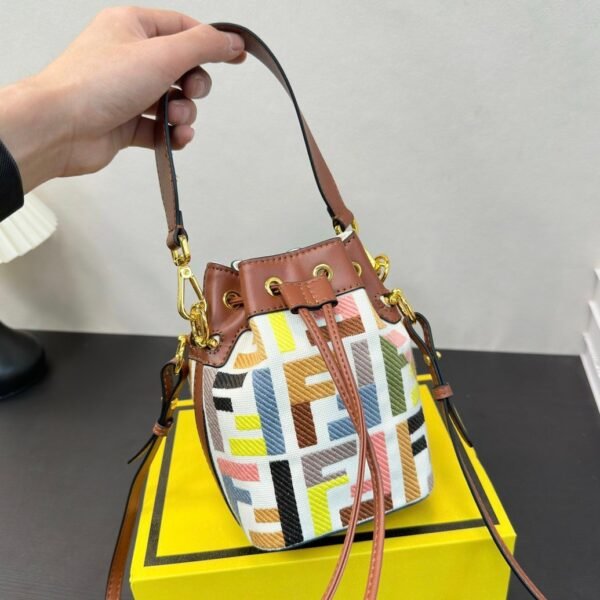 BG2584 Fendi