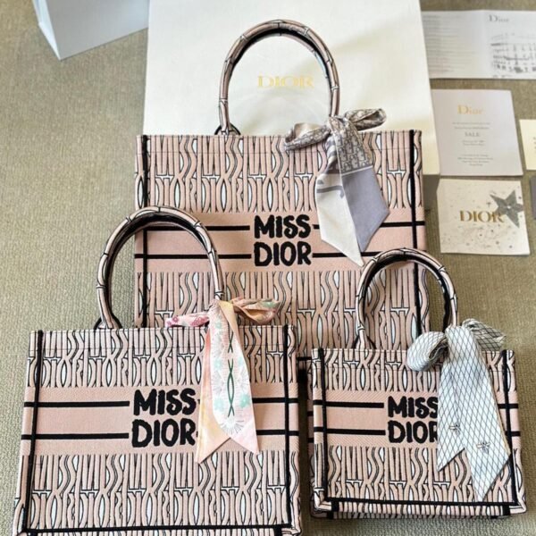 BG2835 MISS DIOR