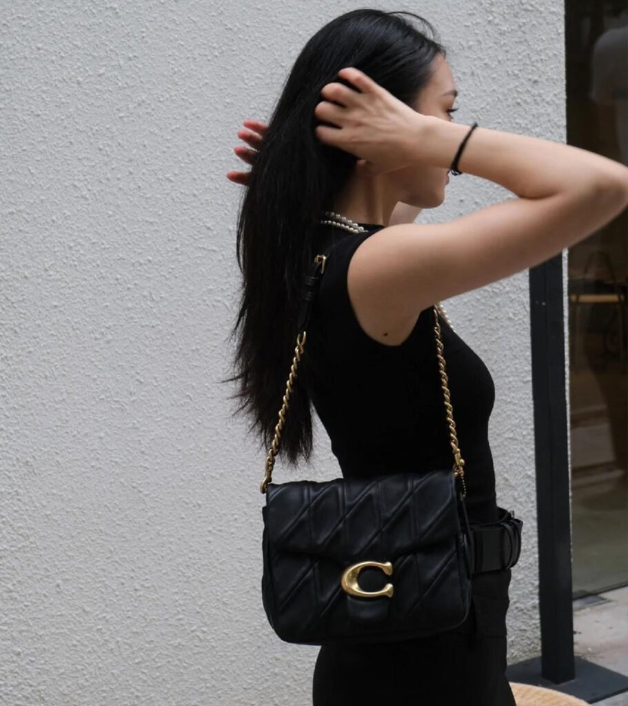 Coach BG 05 1 911x1024