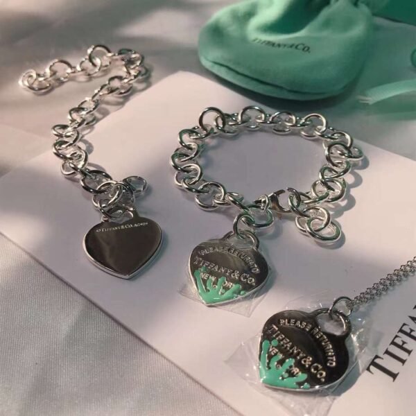 E353 TIFFANY & CO.