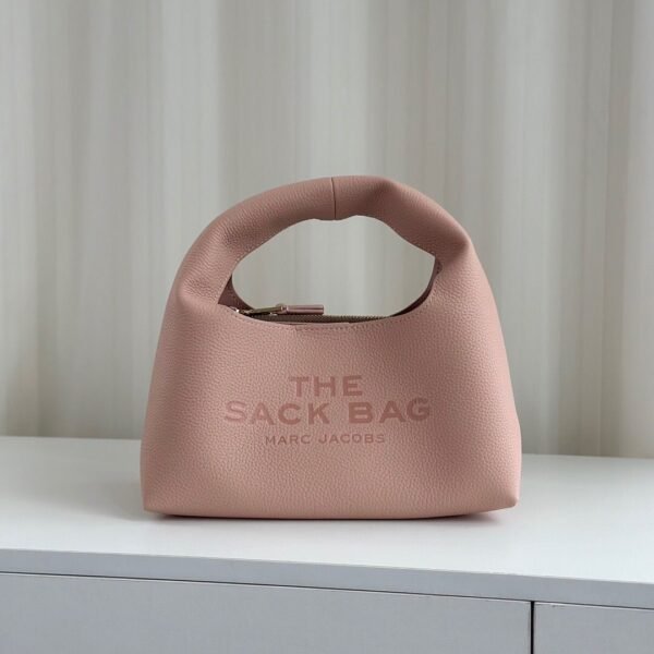 BG3230 Marc Jacobs